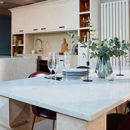 Spacious 4 Bed Family Cottage In Parkland Setting ヨーク エクステリア 写真