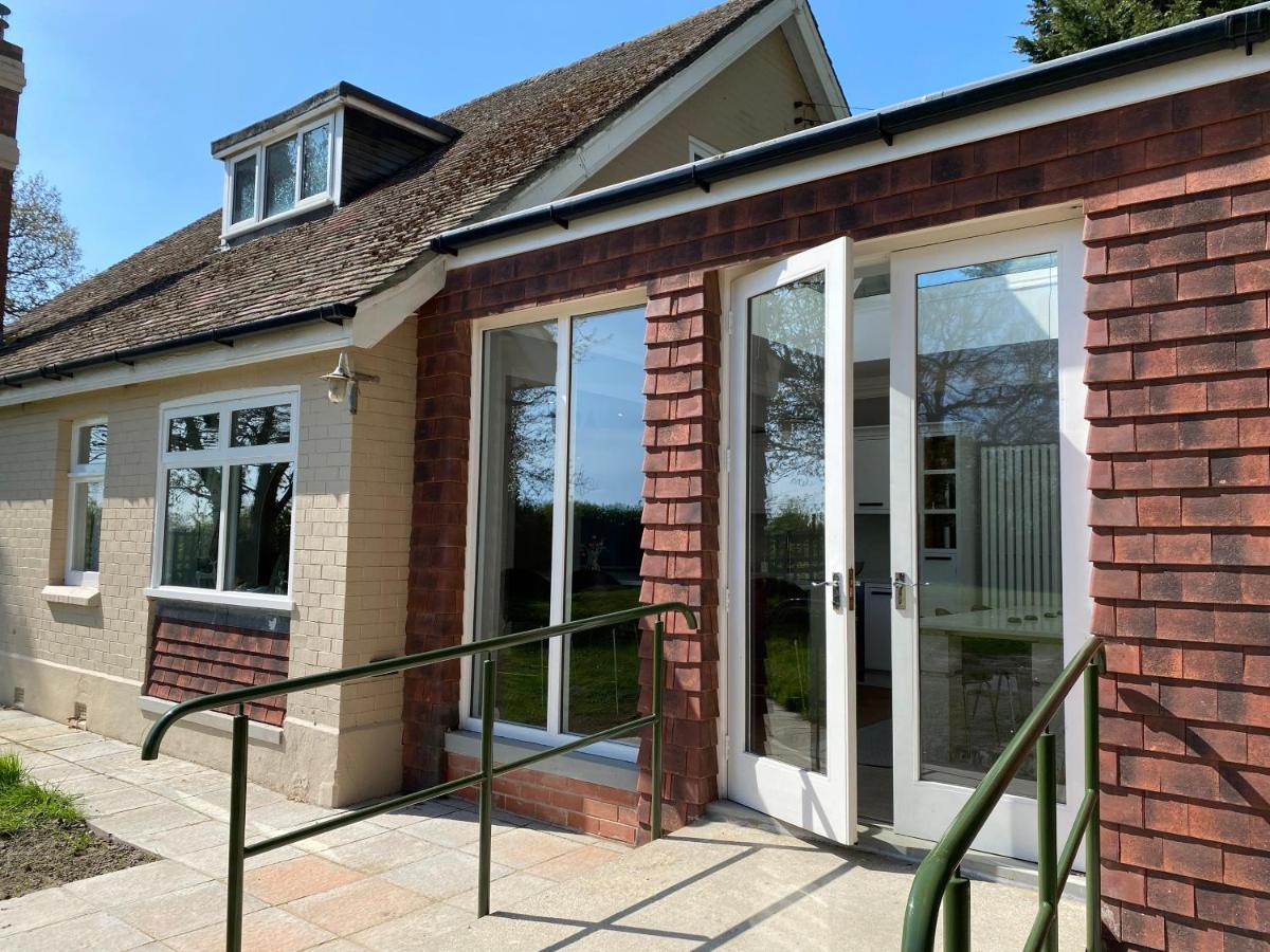Spacious 4 Bed Family Cottage In Parkland Setting ヨーク エクステリア 写真